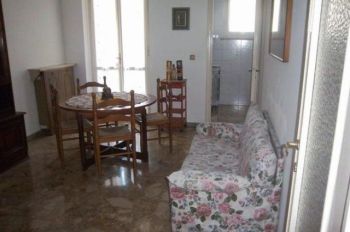 Ampio trilocale arredato - Tinello