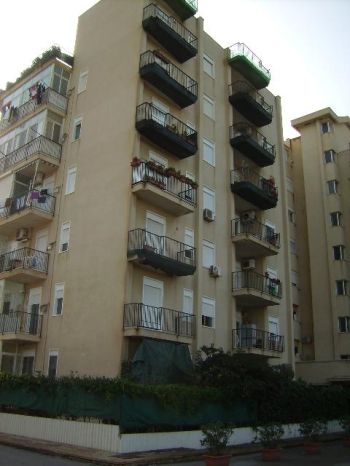 Trilocale con balcone Via ettore ligotti