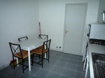 Monolocale arredato con balcone Milano