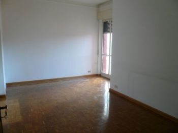 Trilocale con terrazzo e posto auto - Altre fotografie