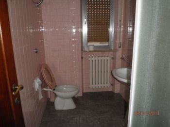 Ampio appartamento non ammobiliato