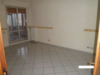 Ampio appartamento non ammobiliato