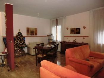 Appartamento arredato con terrazzo Sud-est