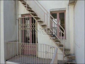 Trilocale con balcone e terrazzo Centro