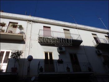 Trilocale con balcone e terrazzo Centro
