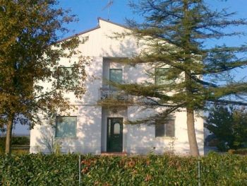 Casa arredata con balcone Imola