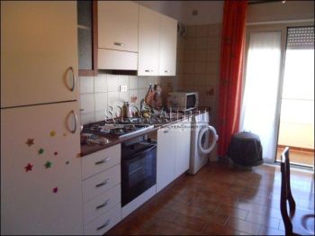 Bilocale arredato con balcone Centro