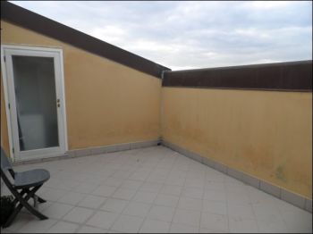 Attico arredato con terrazzo Livorno