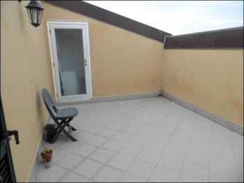 Attico arredato con terrazzo Livorno