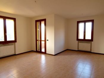 Appartamento con terrazzo Castello Di Serravalle