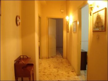 Appartamento arredato con balcone Centro - Altre fotografie