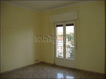 Casa con balcone Cibali