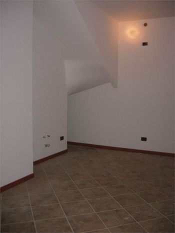 Casa nuova costruzione con giardino
