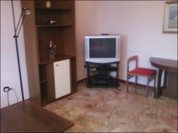 Bilocale arredato con balcone Corso italia