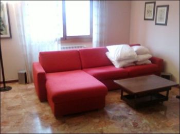 Bilocale arredato con balcone Corso italia