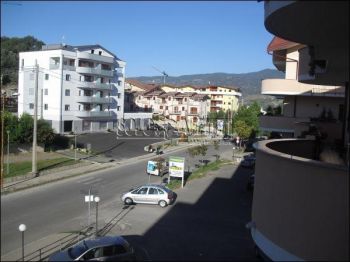 Appartamento con balcone e posto auto