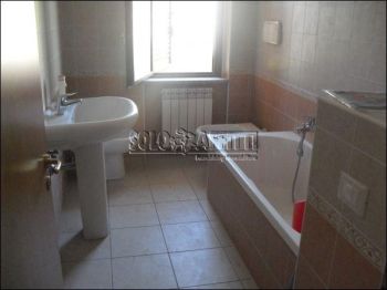 Appartamento con balcone e posto auto