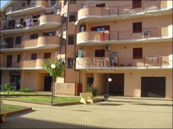 Appartamento con balcone e posto auto