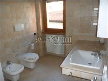 Villa con garage Busto Garolfo