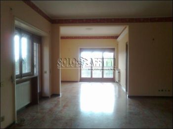 Casa con posto auto e balcone Trionfale