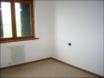 Trilocale da ristrutturare con garage
