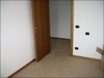 Trilocale da ristrutturare con garage