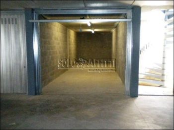 Trilocale con balcone e garage Curno