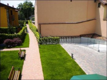 Trilocale con balcone e garage Curno