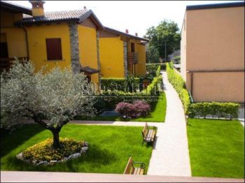 Trilocale con balcone e garage Curno