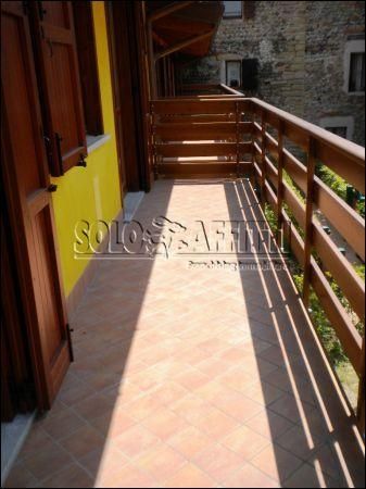Trilocale con balcone e garage Curno