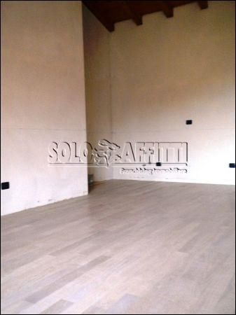 Trilocale con balcone e garage Curno
