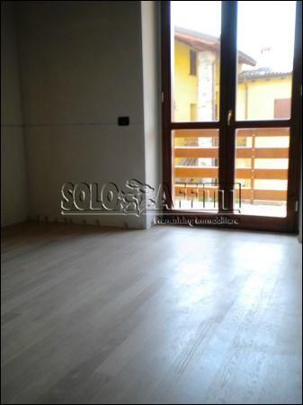 Trilocale con balcone e garage Curno