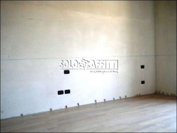Trilocale con balcone e garage Curno