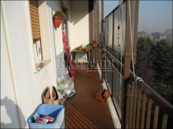 Appartamento con balcone e garage Paderno