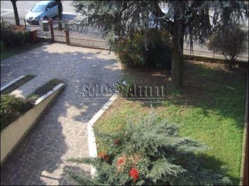 Appartamento con balcone e garage Calderara