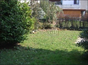 Appartamento con balcone e garage Calderara