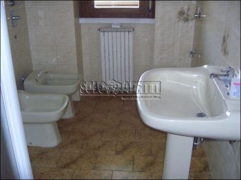 Appartamento con balcone e garage Calderara