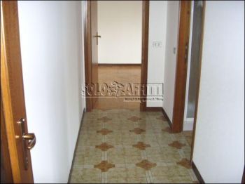 Appartamento con balcone e garage Calderara