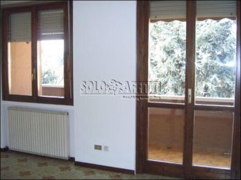 Appartamento con balcone e garage Calderara