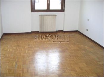 Appartamento con balcone e garage Calderara