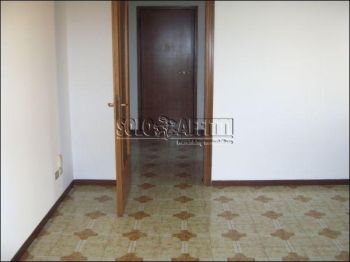 Appartamento con balcone e garage Calderara