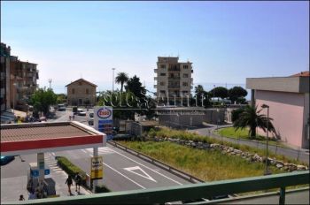 Casa da ristrutturare con balcone Pietra Ligure