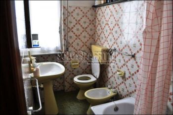 Casa da ristrutturare con balcone Pietra Ligure