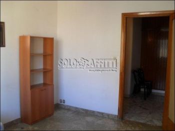 Appartamento con balcone Via g. d'annunzio