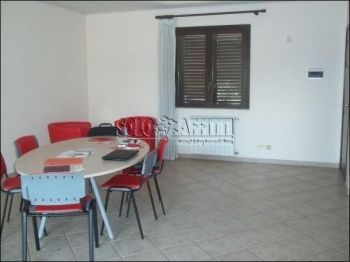Villa a schiera con garage e terrazzo