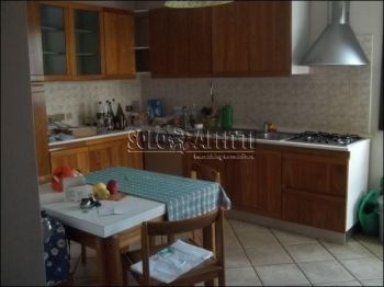 Villa a schiera con garage e terrazzo