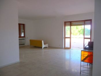 Attico con terrazzo e garage Lecce est