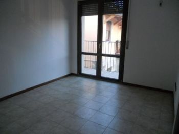 Casa con balcone Garbagnate Milanese