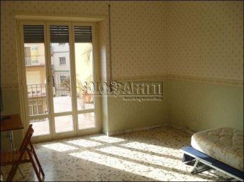 Casa con balcone Via g. leopardi
