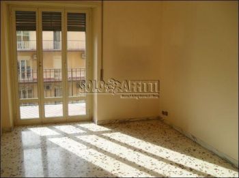 Casa con balcone Via g. leopardi